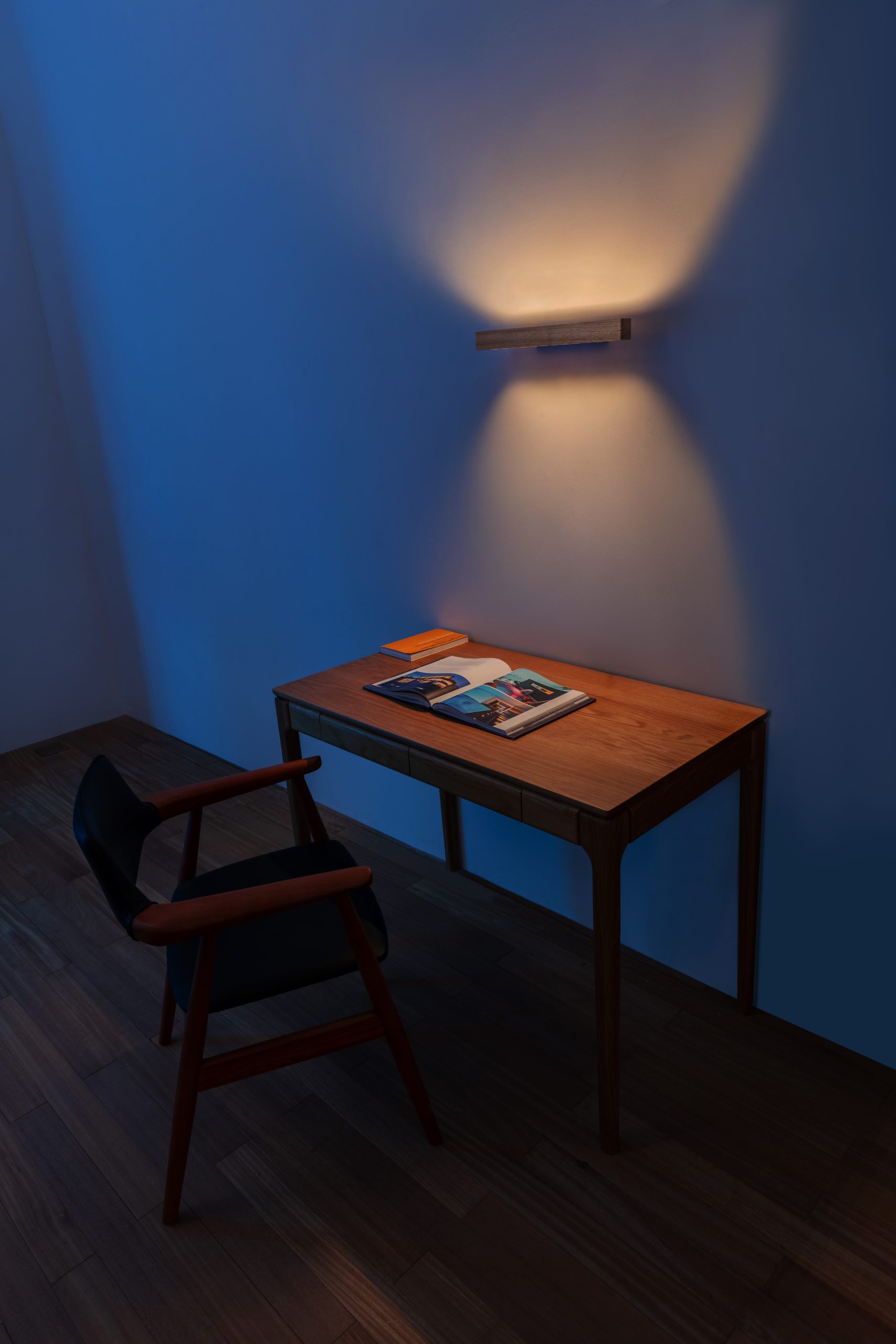 Lumatree Wall illuminating a desk with uplight and downlight